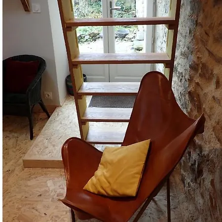 Le Point Du Jour Guest house Langrolay